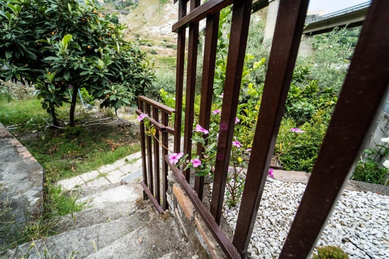 Villetta La Pietra Taormina Exterior photo